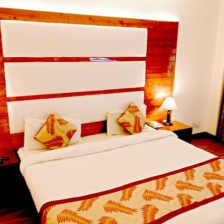 Royal Jardin Whistling Pines Resort Shimla Exterior foto